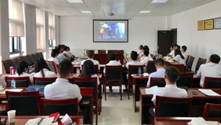 8月3日至4日，隧道公司全體黨支部應(yīng)集團(tuán)總公司黨委主題教育領(lǐng)導(dǎo)小組通知要求，利用周末兩天時(shí)間對(duì)黨章黨規(guī)、《習(xí)近平新時(shí)代中國(guó)特色社會(huì)主義思想學(xué)習(xí)綱要》、《中國(guó)共產(chǎn)黨黨員教育管理工作條例》、《主題教育應(yīng)知