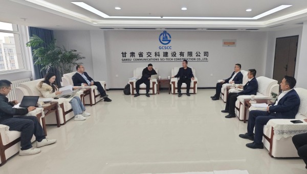 3月27日，順豐集團(tuán)一行到甘肅省交科建設(shè)有限公司考察調(diào)研，雙方就各自發(fā)展優(yōu)勢(shì)、未來(lái)合作領(lǐng)域與方向、促進(jìn)國(guó)企民企協(xié)同發(fā)展等方面進(jìn)行了深入座談交流。